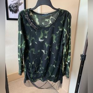 [2/$15 SALE!!] Black/Green Shirt